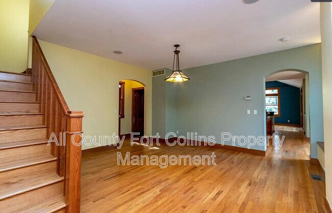 Building Photo - 1117 W Oak St