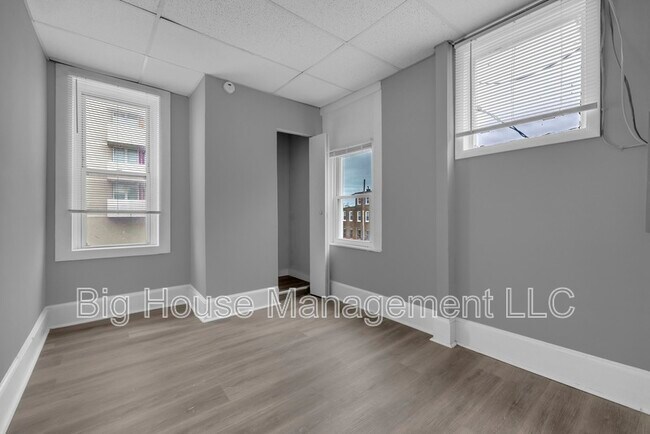Building Photo - 339 E 25th St