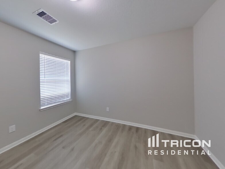 Building Photo - 2417 Regatta Ln