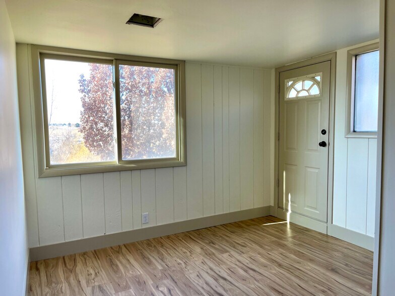 Building Photo - 592 Locust St S