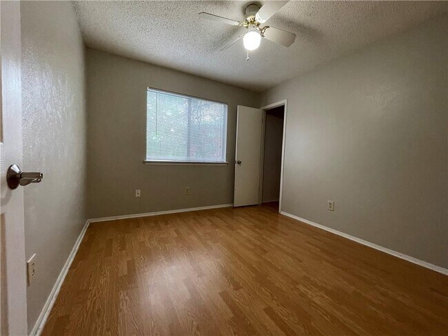 Building Photo - 8406 Birmingham Dr