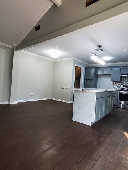 Building Photo - 7801 Barryknoll Ln