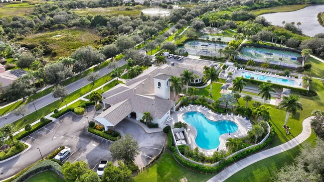 Building Photo - 11361 SW Pembroke Dr