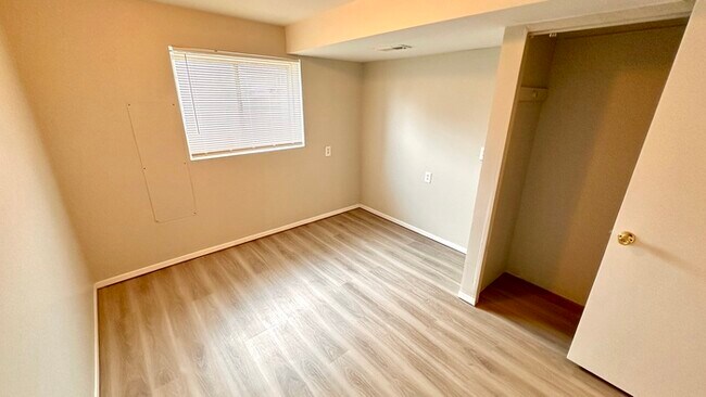 Building Photo - Remodeled 4 Bedroom Townhome!