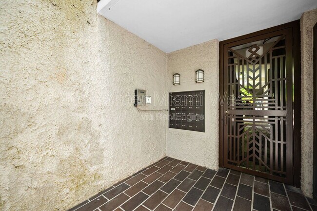 Building Photo - 2666 Tigertail Ave