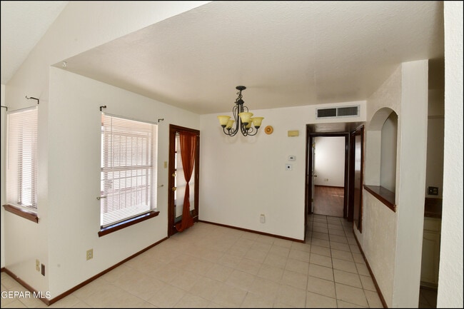 Building Photo - 2629 Lake Victoria Dr