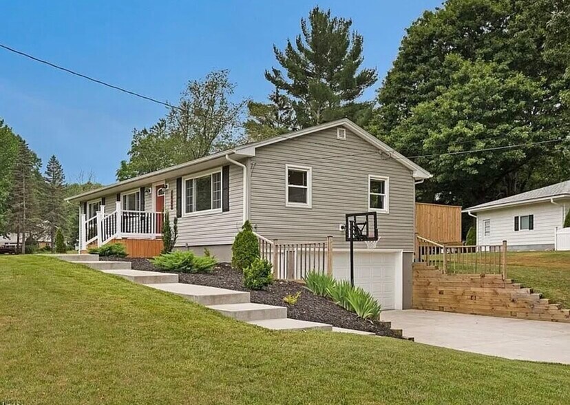 Building Photo - 2922 Cliffside Dr