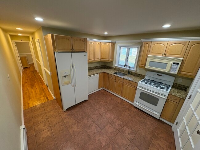 Building Photo - 70 Hunter Ln