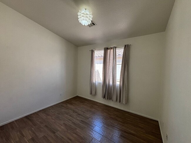 Building Photo - Seven Hills Single-Story 3 Bed 2 Bath Scenic Greenbelt Views