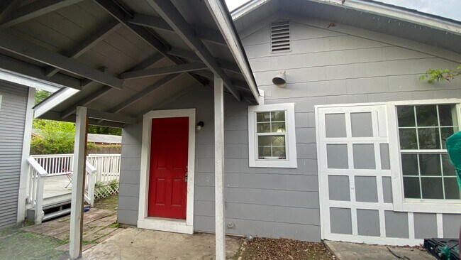 Building Photo - 433 Kayton Ave