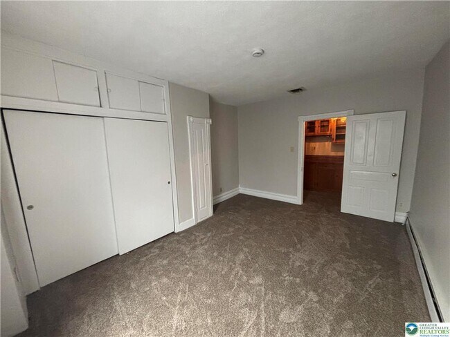 Building Photo - 332 Main St