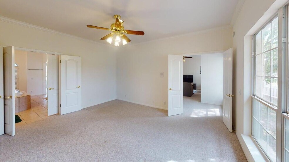Building Photo - 403 Maple Run Dr