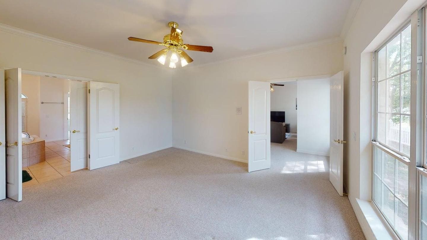 Building Photo - 403 Maple Run Dr
