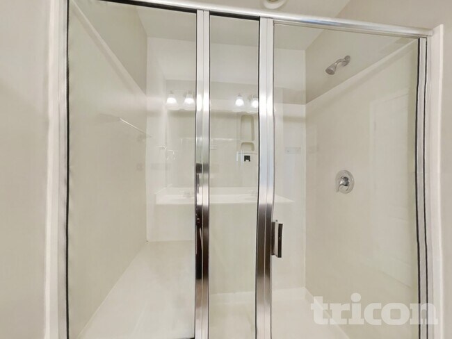 Building Photo - 64 Crew Clb Ct