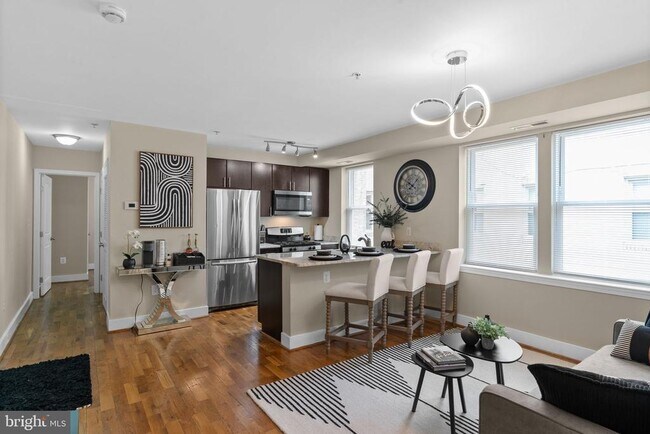 Building Photo - 417 18th St NE