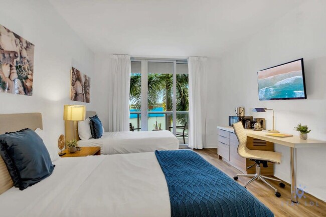 Building Photo - 2602 E Hallandale Beach Blvd