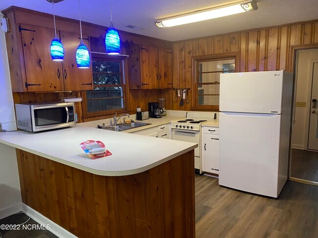 Building Photo - 314 Friendly Ln