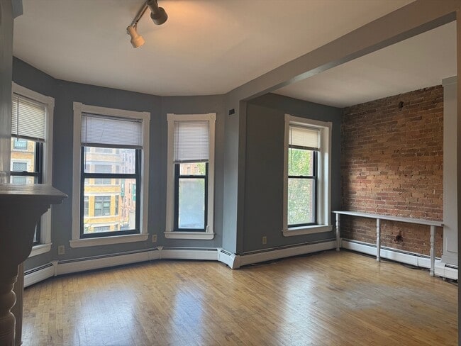 Primary Photo - 590 Columbus Ave