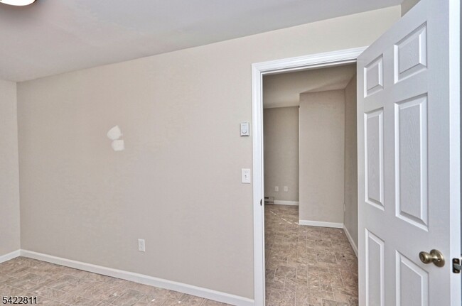 Building Photo - 63 Iowa Ave