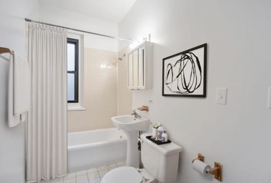 Building Photo - 630 W Barry Ave