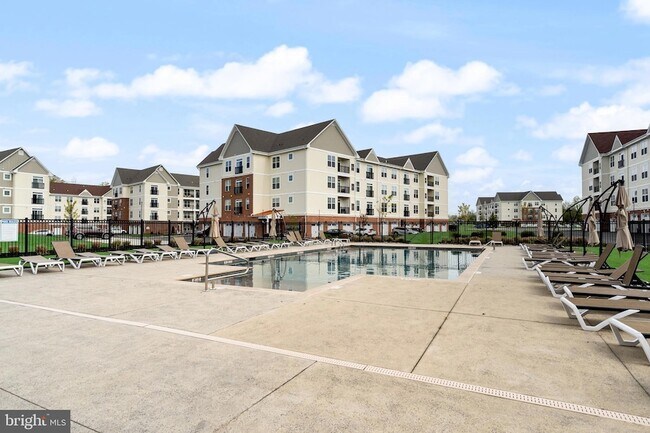 Building Photo - 2022 Crescent Wy