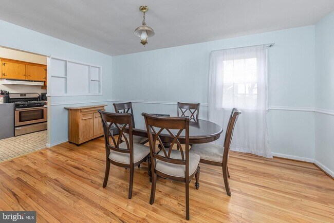 Building Photo - 307 Dickinson Rd