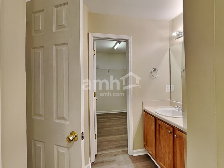 Building Photo - 3941 Tyler Bluff Ln