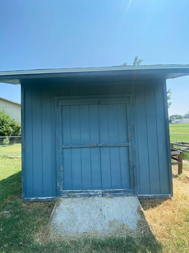 Building Photo - Now Leasing! 3 Weeks Free | 4 Bed, 1.5 Bat...