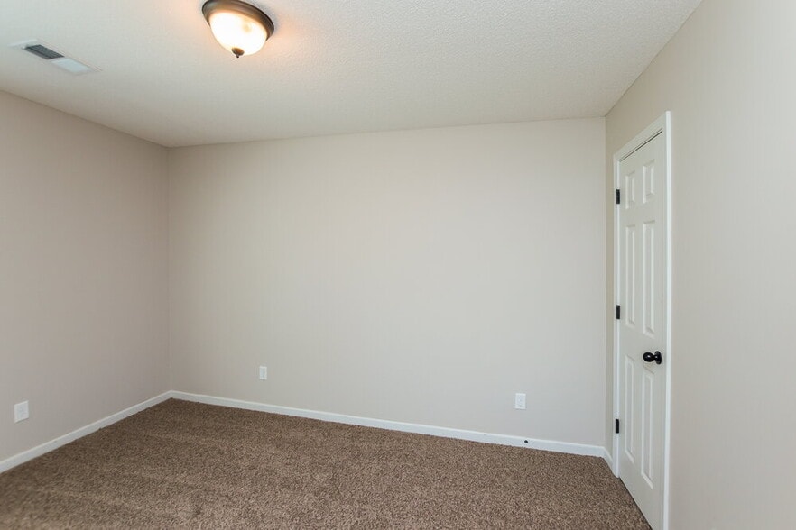Building Photo - 9889 Southern Oak Way