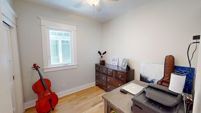 Building Photo - Spacious 3 Bed Coronado Home Available Unf...