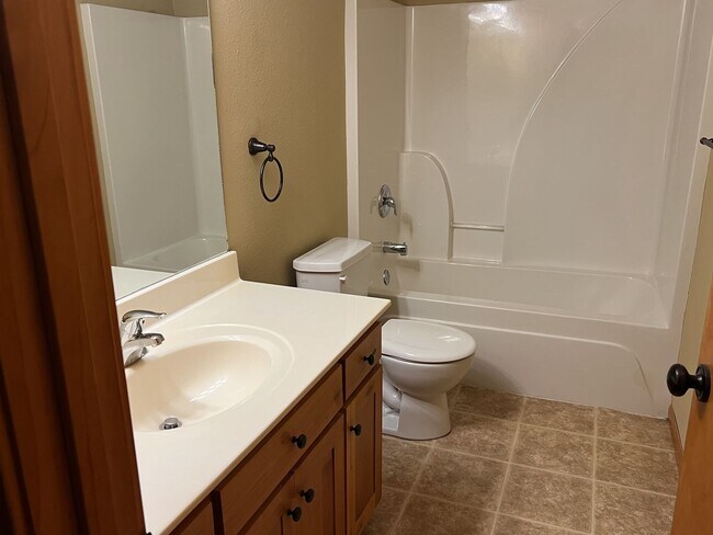 Building Photo - ***PRICE ADJUSTMENT - MOVE IN SPECIAL***
