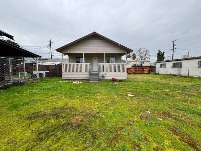 Building Photo - Charming 2-Bedroom Ranch-Style Home in Fre...