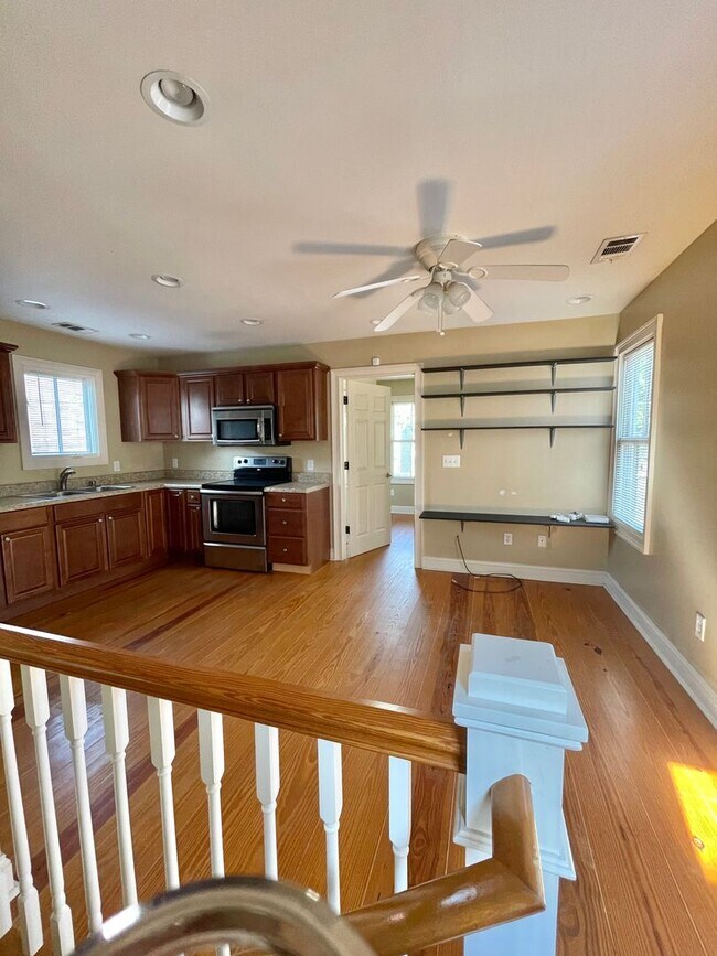 Building Photo - 1 Bedroom / 1 Bathroom Apartment – Walk to Forsyth Park