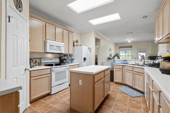 Building Photo - 8200 Edgemoor Pl