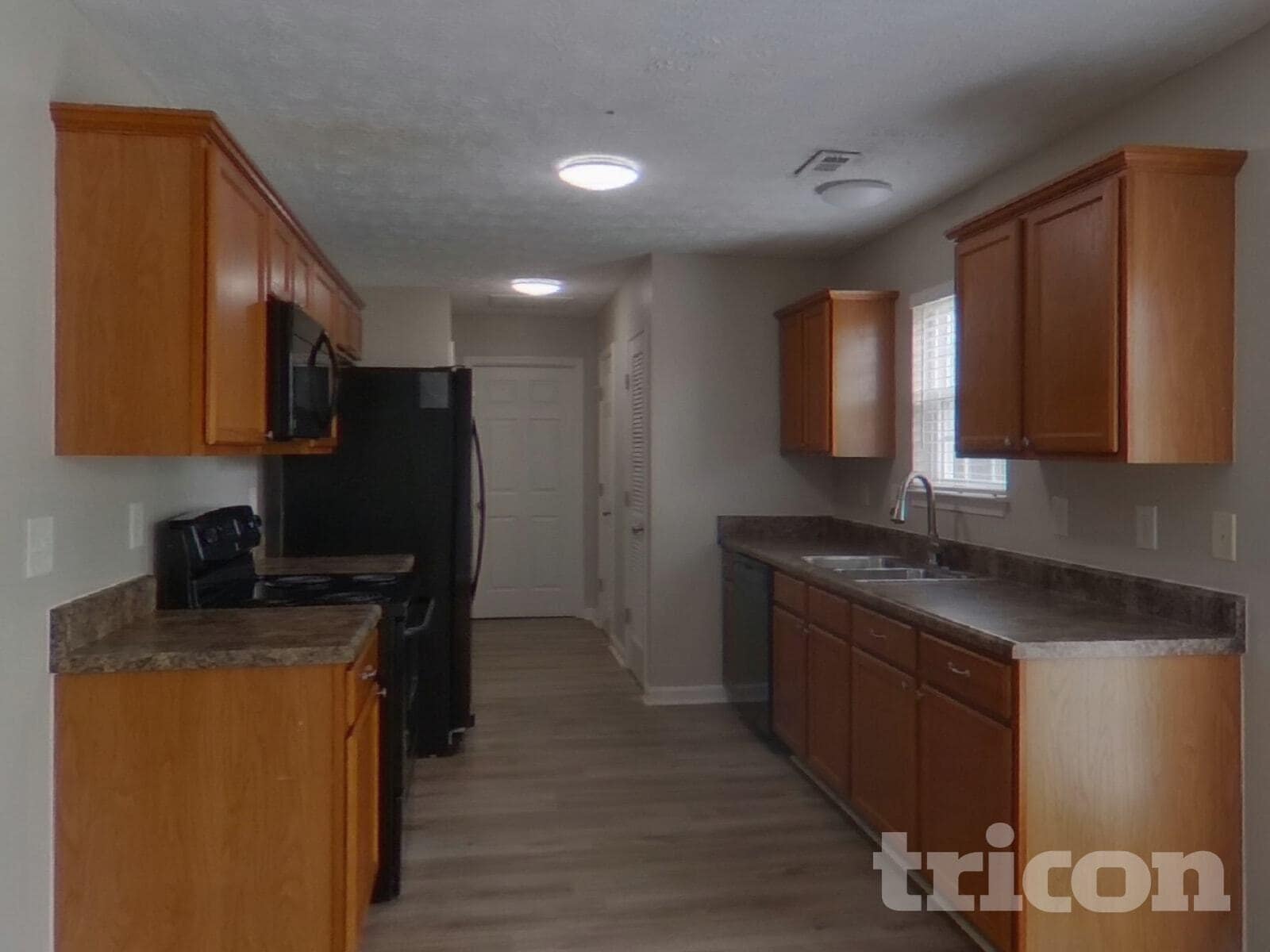 Building Photo - 4028 Deer Run Trce