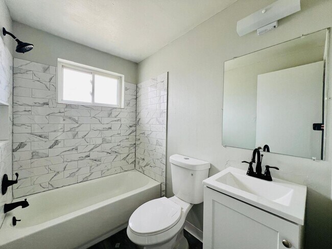 Building Photo - 5970 Glenway Dr