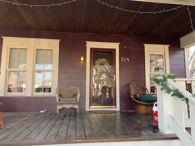 Building Photo - Spacious 2 bed/3 bath Home near Switchyard Park!