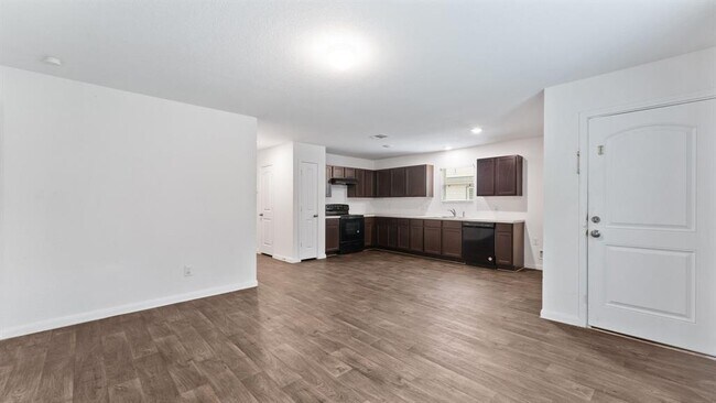 Building Photo - 410 Pimmit Hill Run