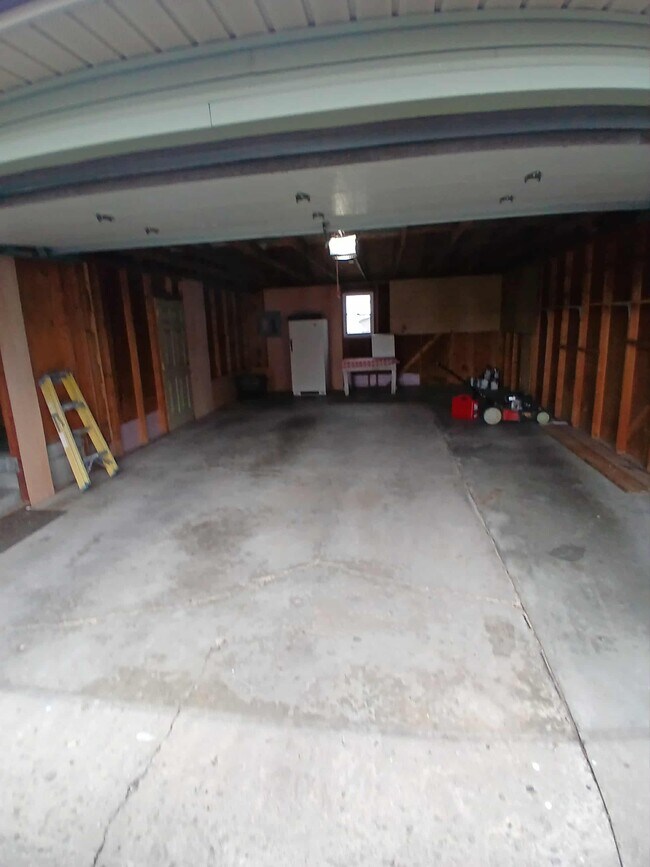 Building Photo - 1159 S Main St