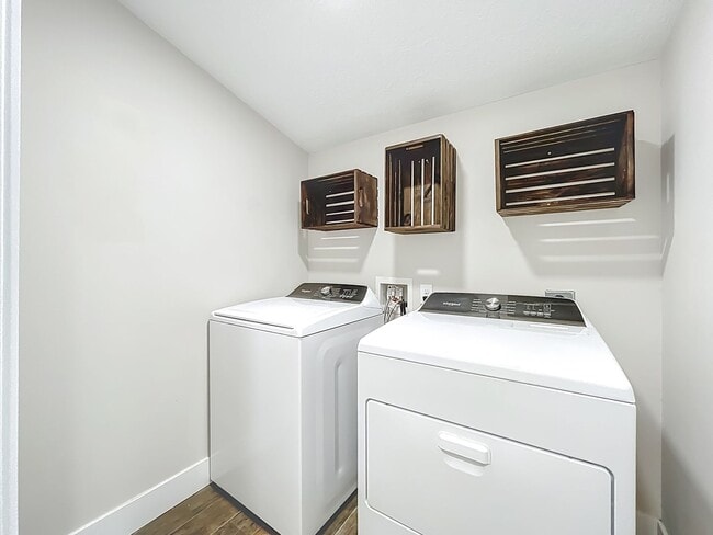 Building Photo - 389 S Central Ave