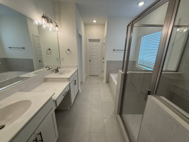 Building Photo - 7452 Newbury Dr