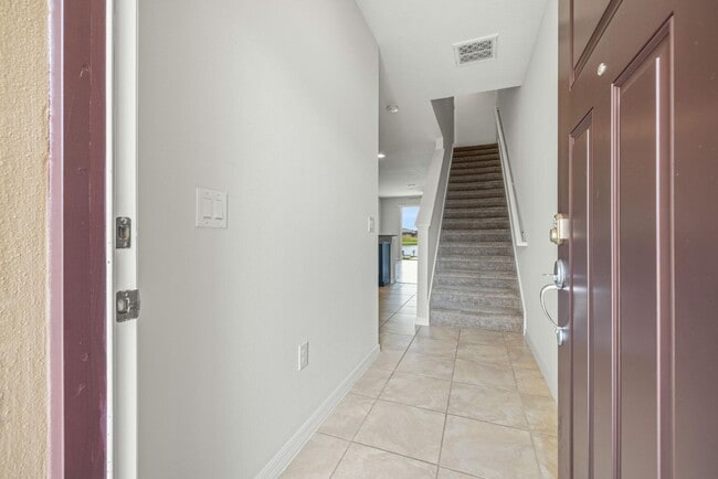 Building Photo - 9210 Hillcroft Dr