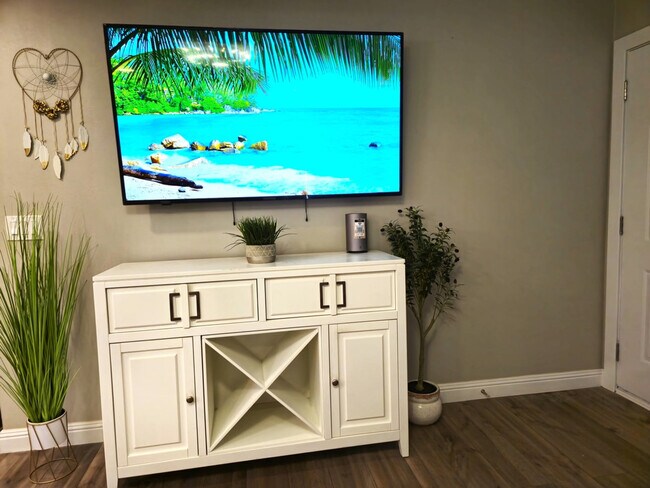 Building Photo - 1063-67 Gillespie Dr