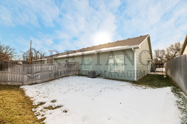 Building Photo - 212 W May St