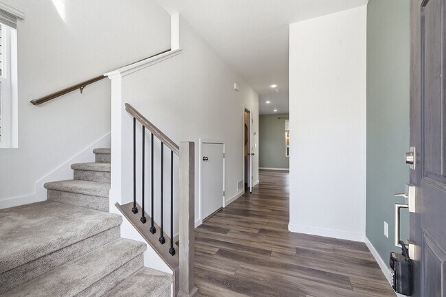 Building Photo - $2,595.95- 3 Bed, 2.5 Bath Home in Loveland with Central AC, and In Unit Laundry!