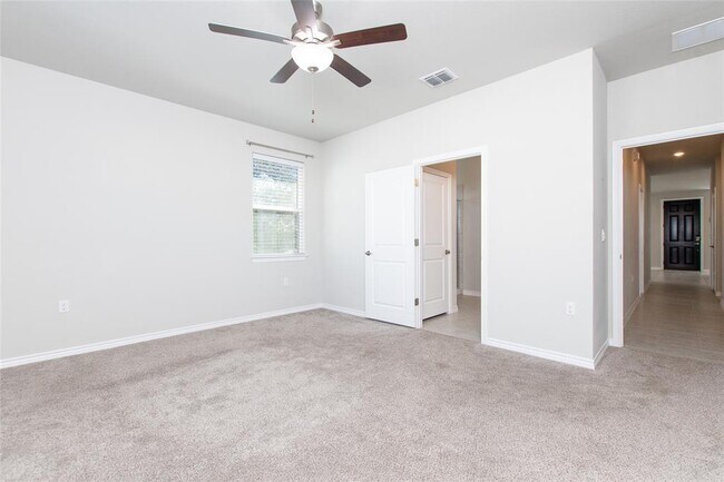 Building Photo - 121 Lafitte Dr