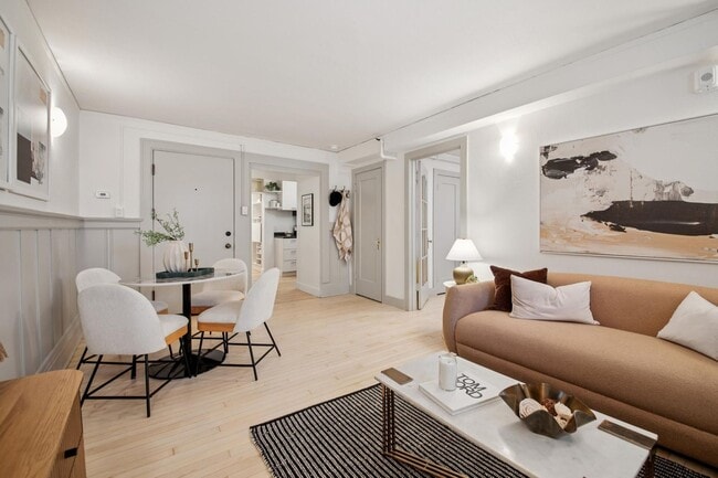 Building Photo - Pacific Heights: Updated Condo w/ Enchanti...