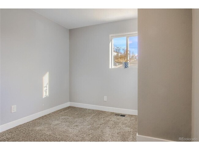 Building Photo - BEAUTIFUL 3bd/2ba Home in Denver, CO! Avai...