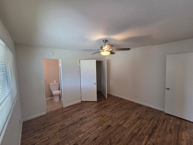 Building Photo - 15303 Fairhope Dr