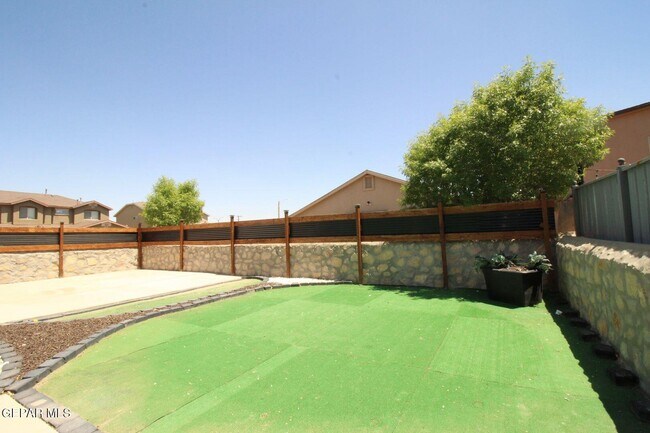 Building Photo - 3900 Loma Cortez Dr